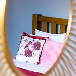 Gorgeous Victorian 3 Bed Home In Fulham, Putney - Open For Long Stay And Families Relocating