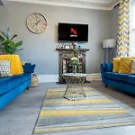 Gorgeous Victorian 3 Bed Home In Fulham, Putney - Open For Long Stay And Families Relocating