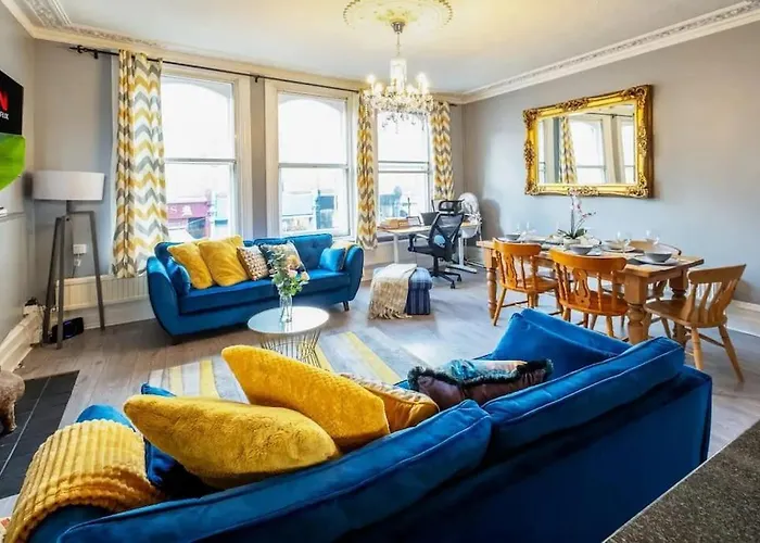 Gorgeous Victorian 3 Bed Home In Fulham, Putney - Open For Long Stay And Families Relocating