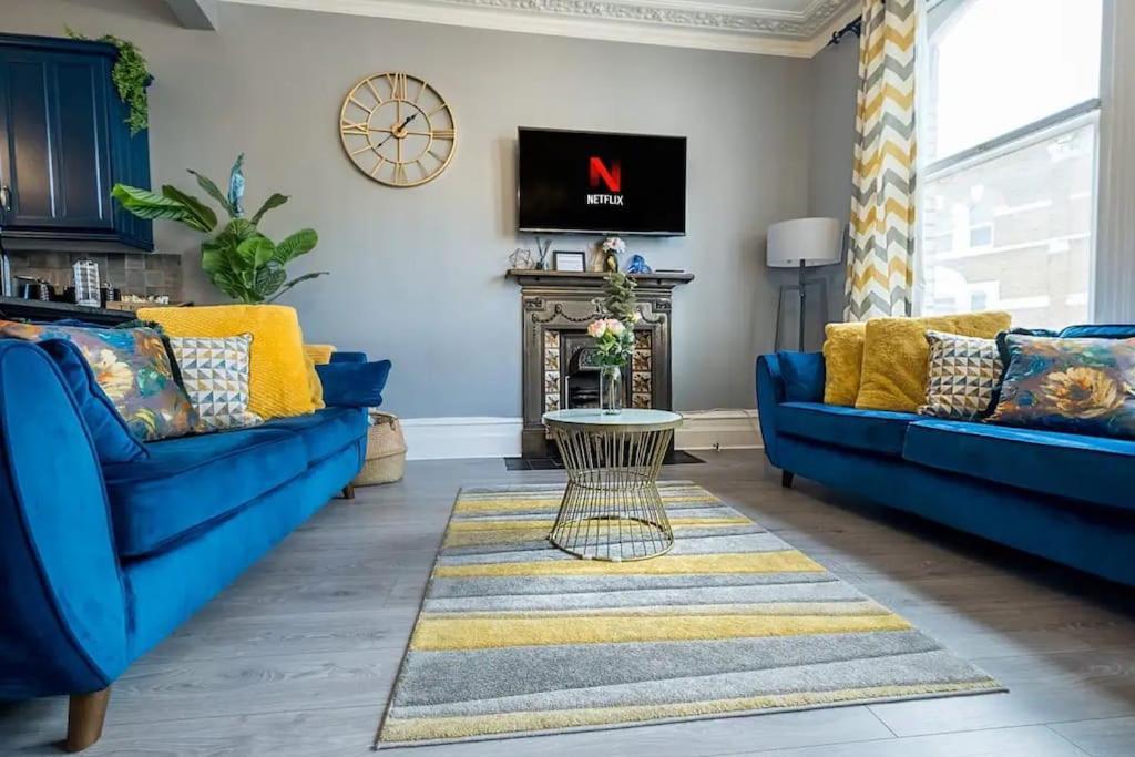 Gorgeous Victorian 3 Bed In Fulham, Putney - Open For Long And Families Relocating Appartamento Londra