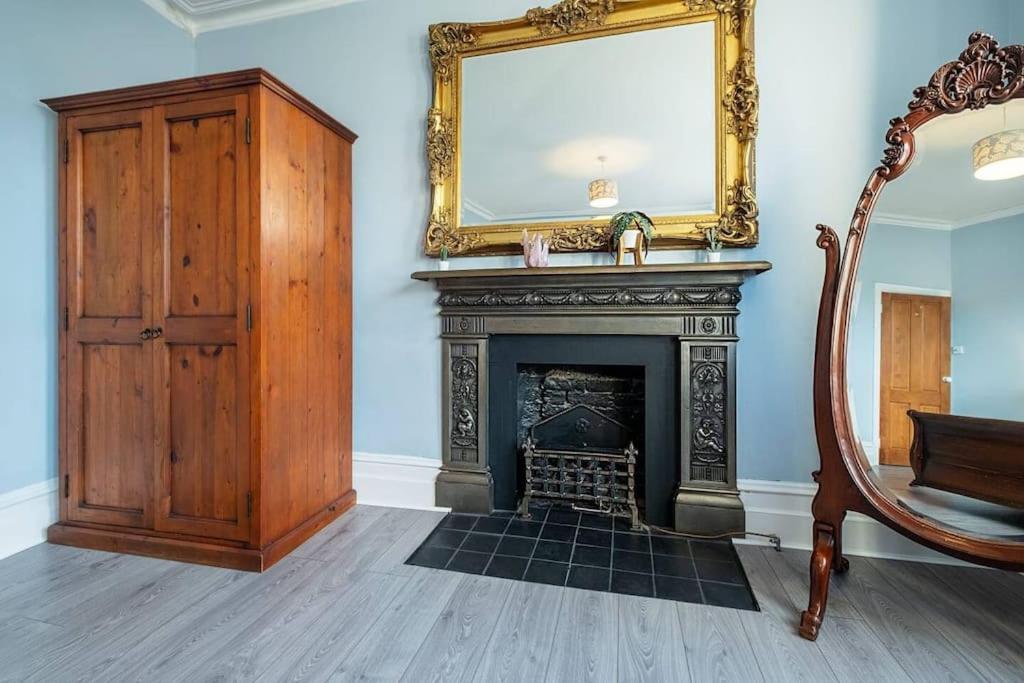Gorgeous Victorian 3 Bed In Fulham, Putney - Open For Long And Families Relocating
