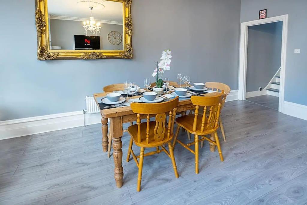 Gorgeous Victorian 3 Bed In Fulham, Putney - Open For Long And Families Relocating