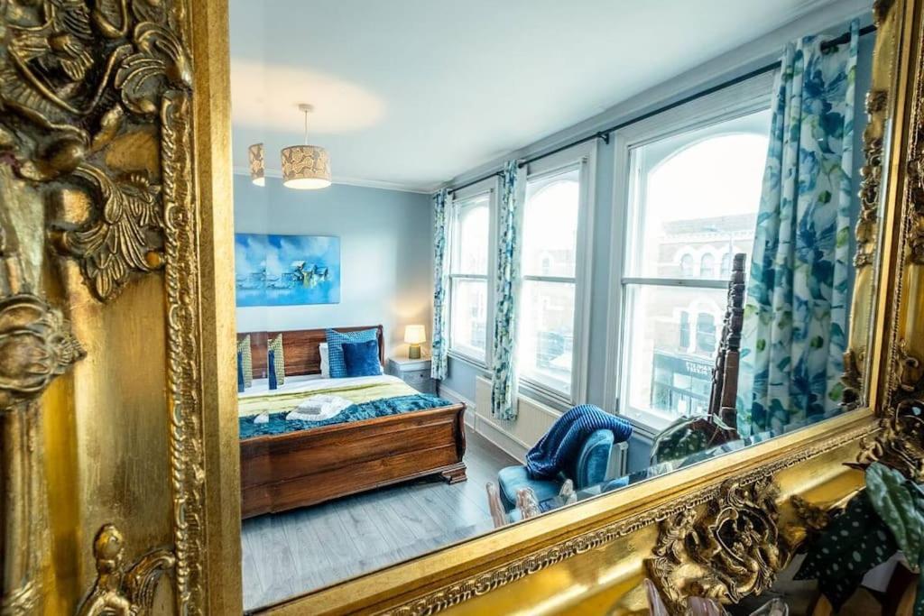 Gorgeous Victorian 3 Bed In Fulham, Putney - Open For Long And Families Relocating *